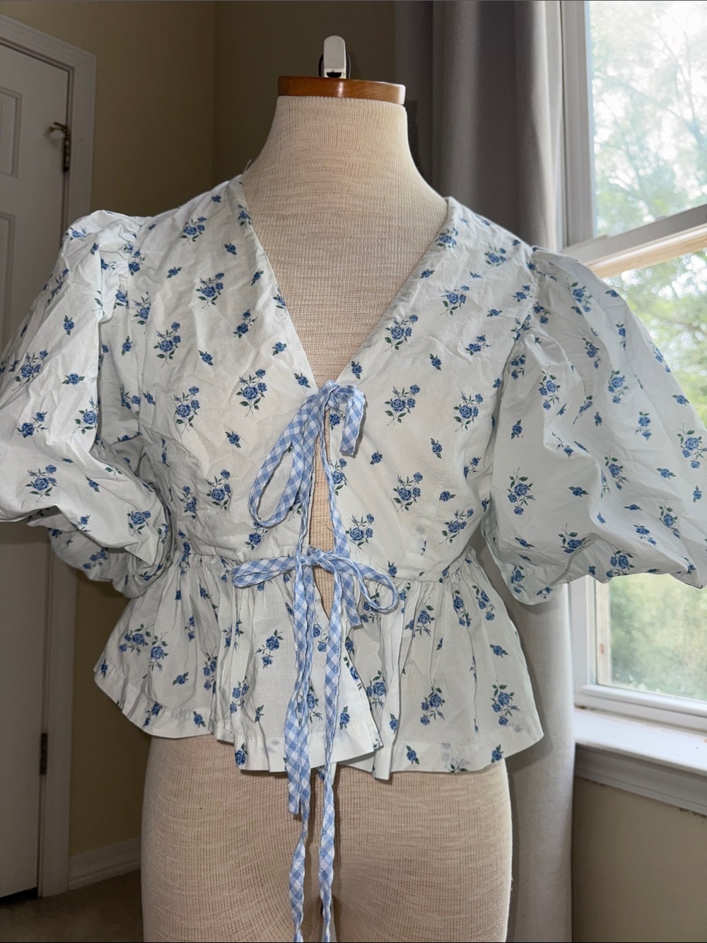Light Blue Floral Tie-Front Puff Sleeve Blouse